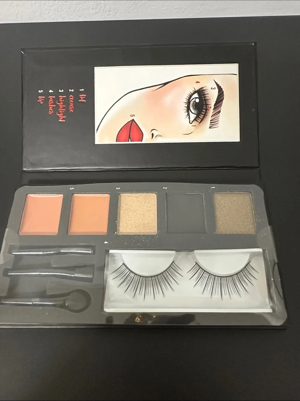 NWT Ardell Eye Palette with Peach & Gold Shades and Faux Lashes